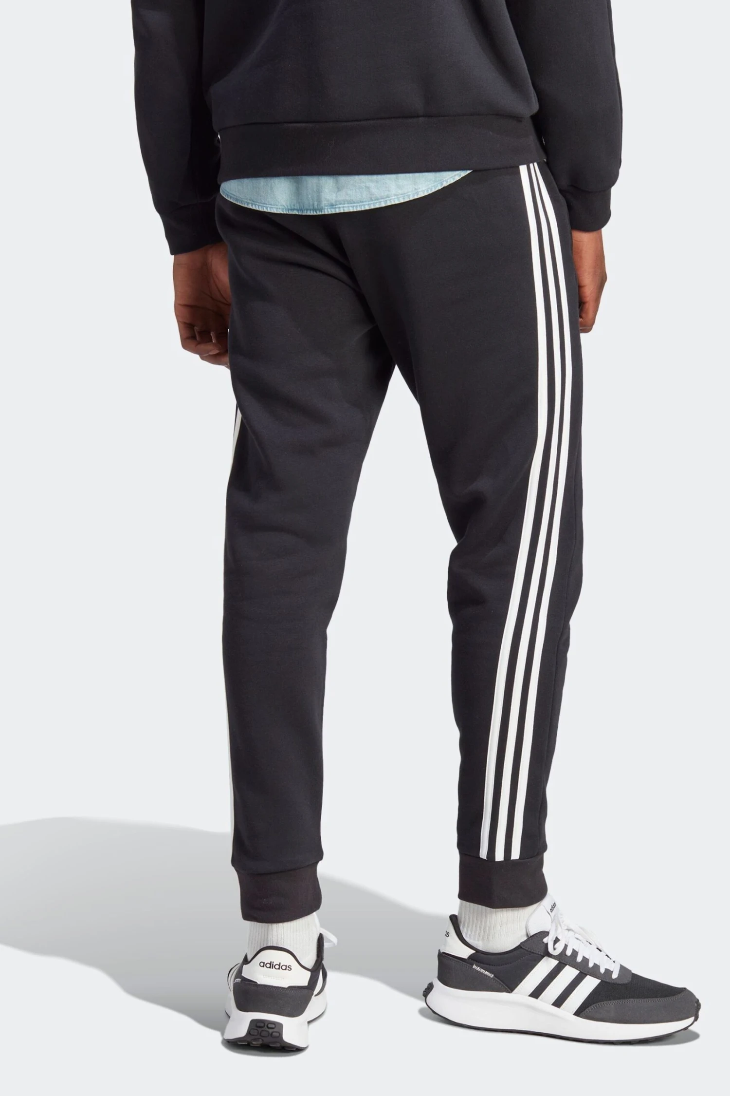 Adidas Black Sportswear Essentials Fleece 3-Stripes Slim-Fit Joggers 2 Adidas Black Sportswear Essentials Fleece 3-Stripes Slim-Fit Joggers - Imagen 2