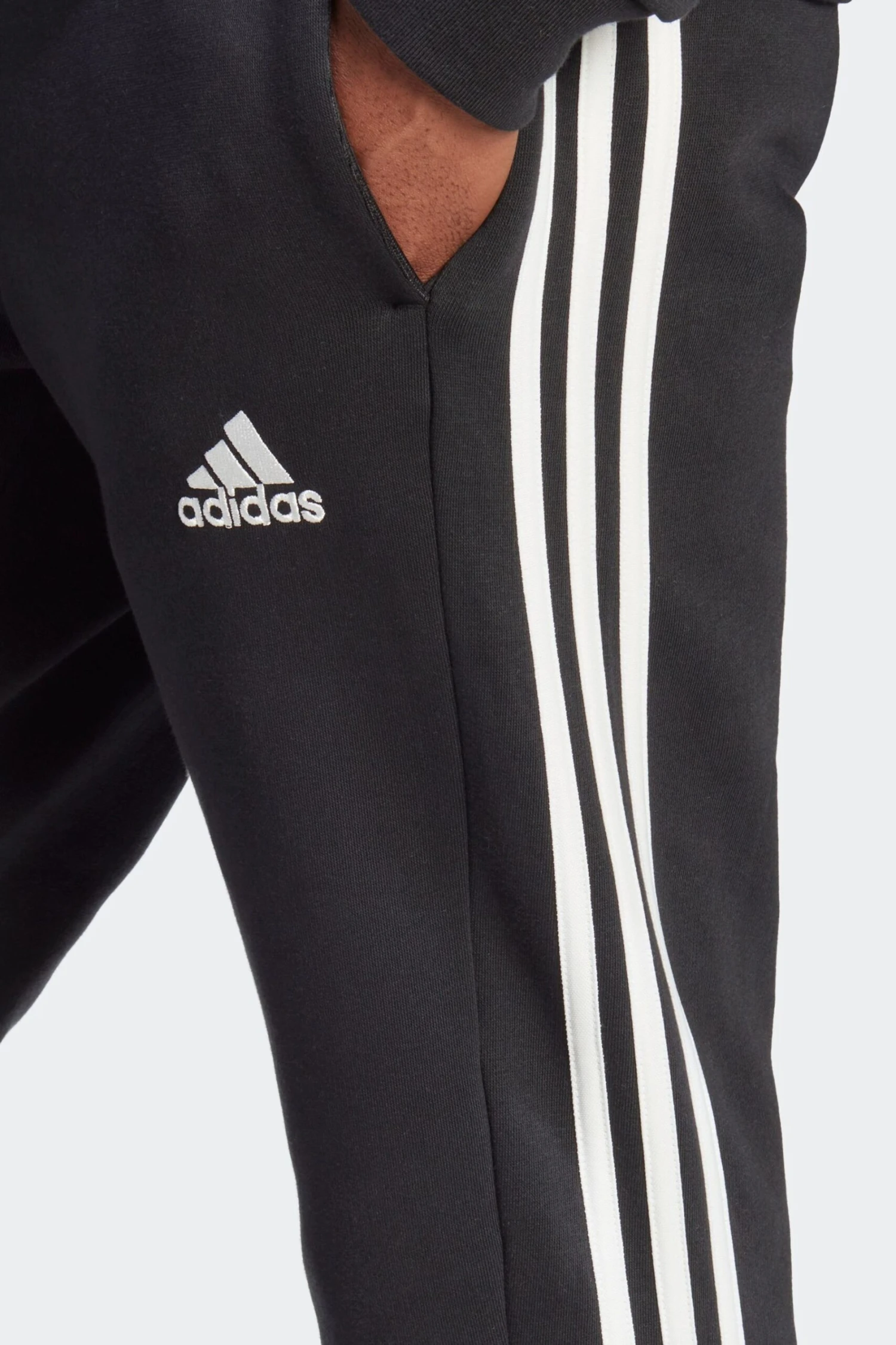 Adidas Black Sportswear Essentials Fleece 3-Stripes Slim-Fit Joggers 4 Adidas Black Sportswear Essentials Fleece 3-Stripes Slim-Fit Joggers - Imagen 4