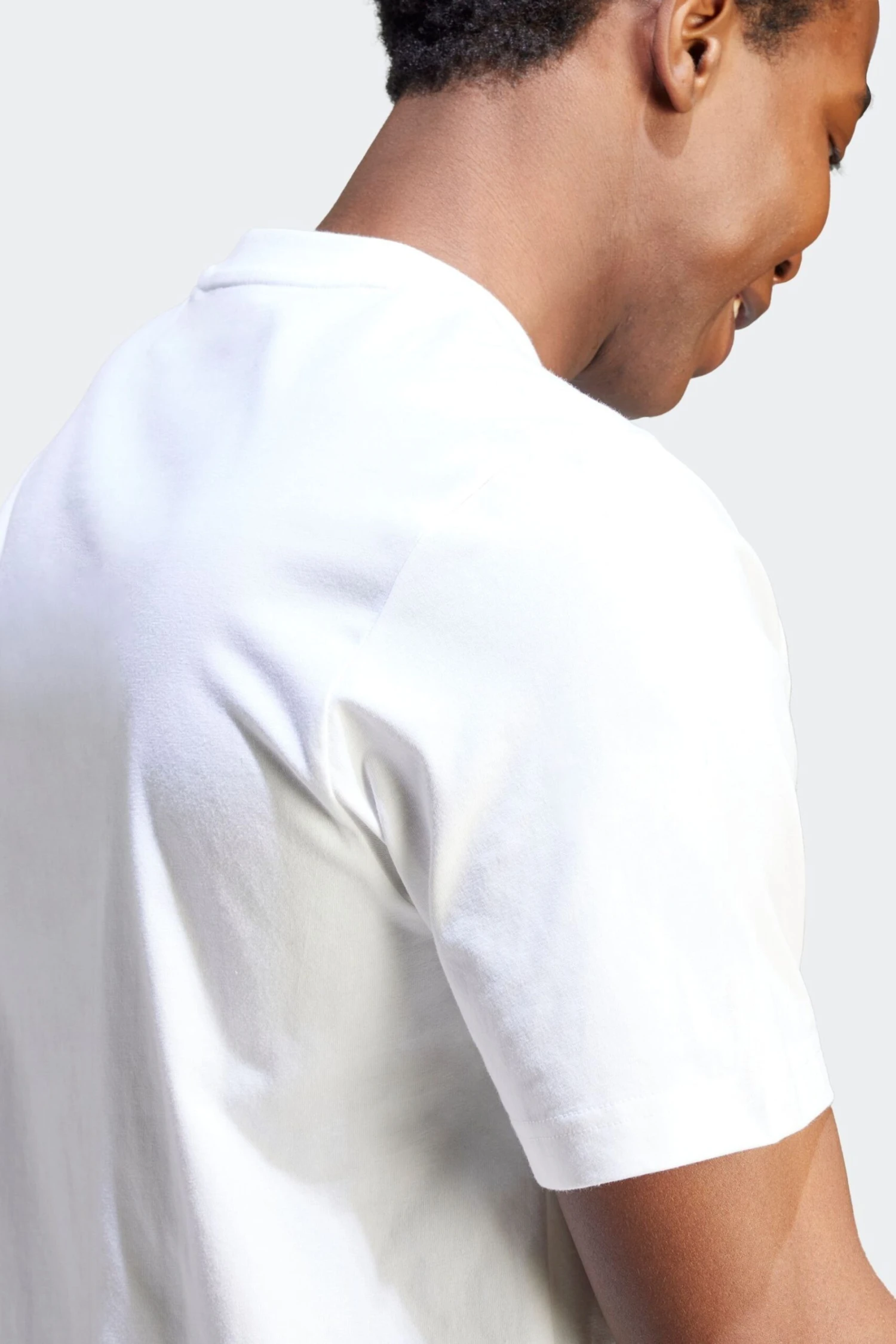 Adidas White Sportswear Tiro Emblem Graphic T-Shirt 5 Adidas White Sportswear Tiro Emblem Graphic T-Shirt - Imagen 5