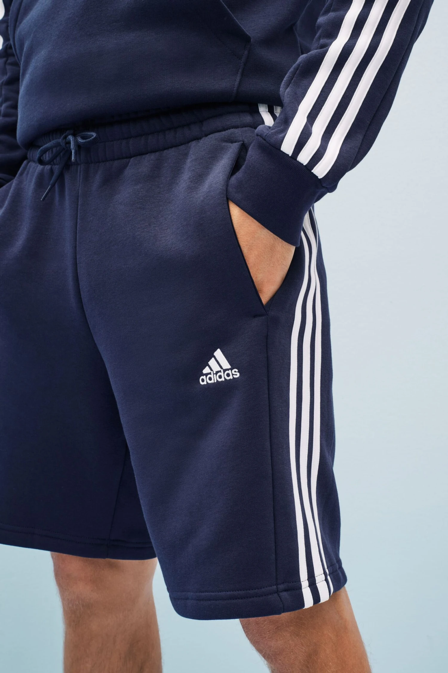 Adidas Black Sportswear Essentials Fleece Tapered Cuffed Shorts-Negro 4 Adidas Black Sportswear Essentials Fleece Tapered Cuffed Shorts-Negro - Imagen 4