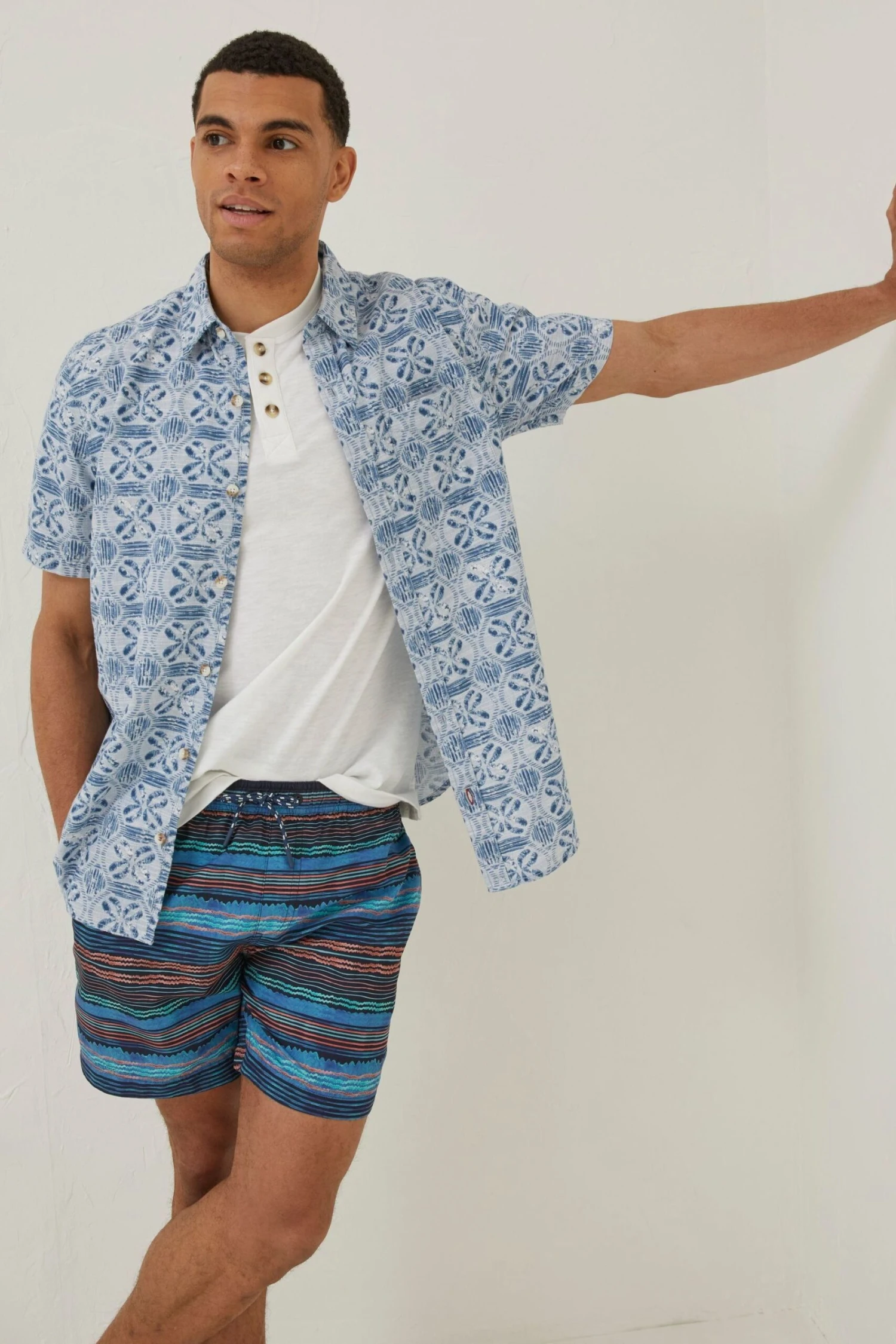 FatFace Blue Trevose Scribble Swim Shorts 2 FatFace Blue Trevose Scribble Swim Shorts - Imagen 2