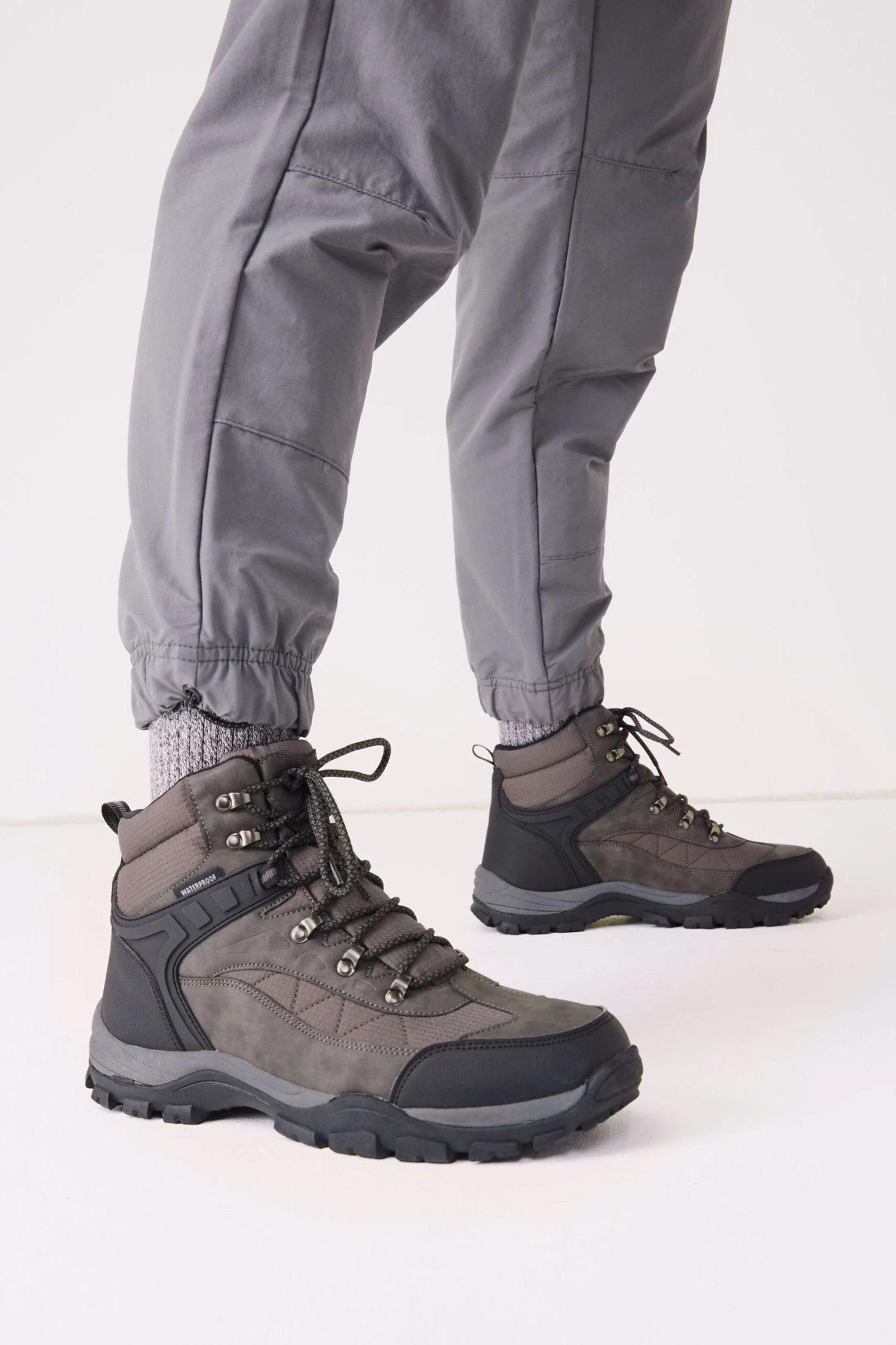 Next Grey Waterproof Walking Boots-Gris 1 Next Grey Waterproof Walking Boots-Gris